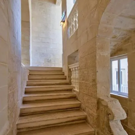 Old 3 By Vallettastay Daire Valletta