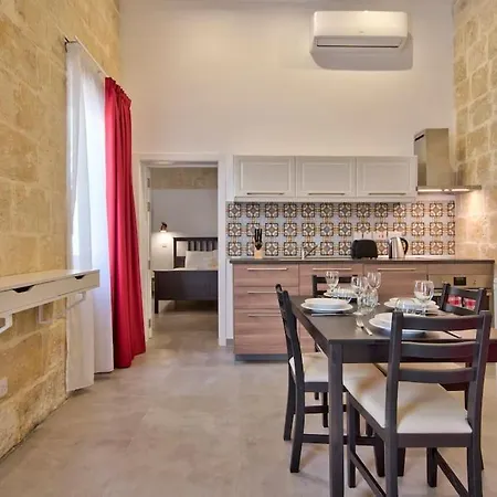 Old 3 By Vallettastay Apartment