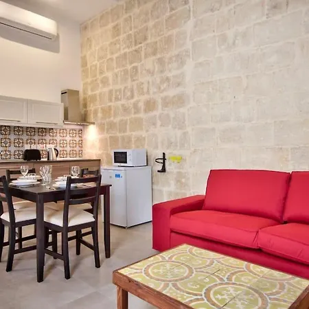 Apartment Old 3 By Vallettastay