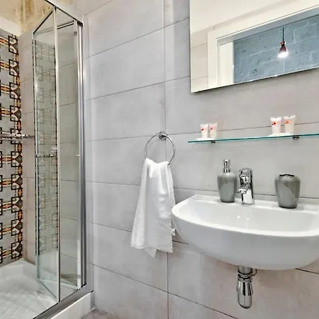 Old 3 By Vallettastay Apartament