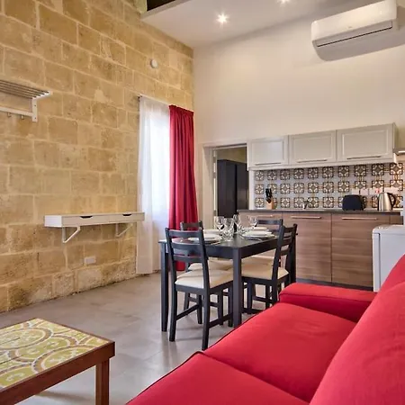Old 3 By Vallettastay Apartament *