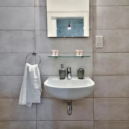 Old 3 By Vallettastay Apartament